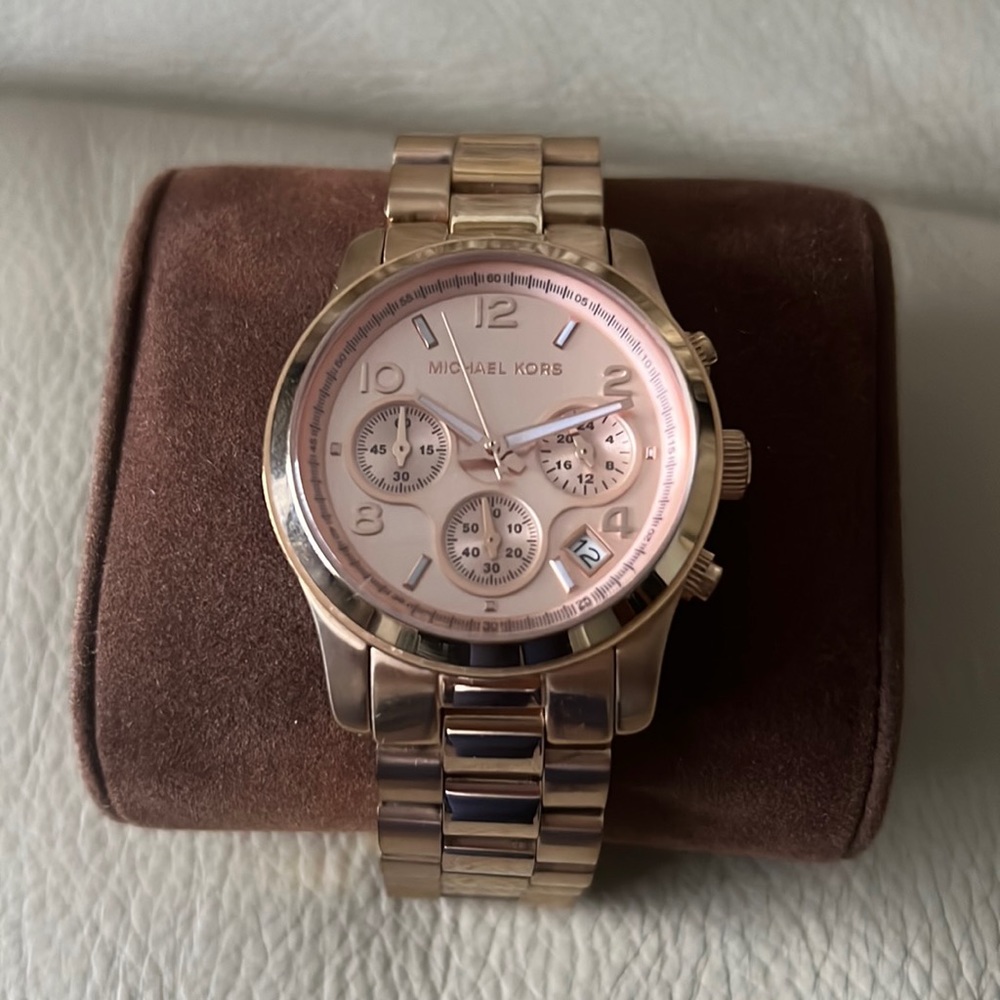 Michael Kors Runway Rose gold Watch- 💓